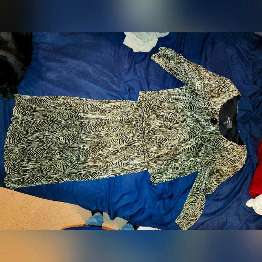 Size 10 Eonnected gold female dress